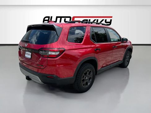 Used 2025 Honda Pilot TrailSport image 7