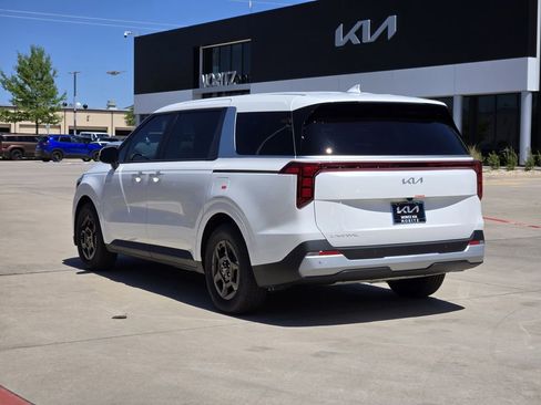 New 2026 Kia Carnival LX image 3