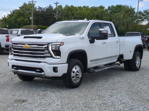 Certified 2025 Chevrolet Silverado 3500 High Country w/ Technology Package AWD/4WD image 5