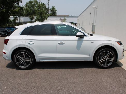 Used 2021 Audi Q5 e Premium Plus AWD/4WD image 32
