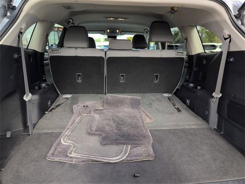 Used 2021 Toyota Highlander LE image 28