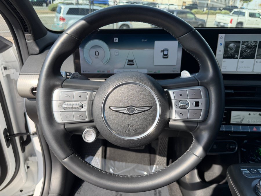 Used 2024 Genesis GV60 RWD image 13