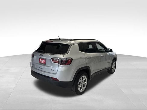 Used 2024 Jeep Compass Latitude AWD/4WD image 5