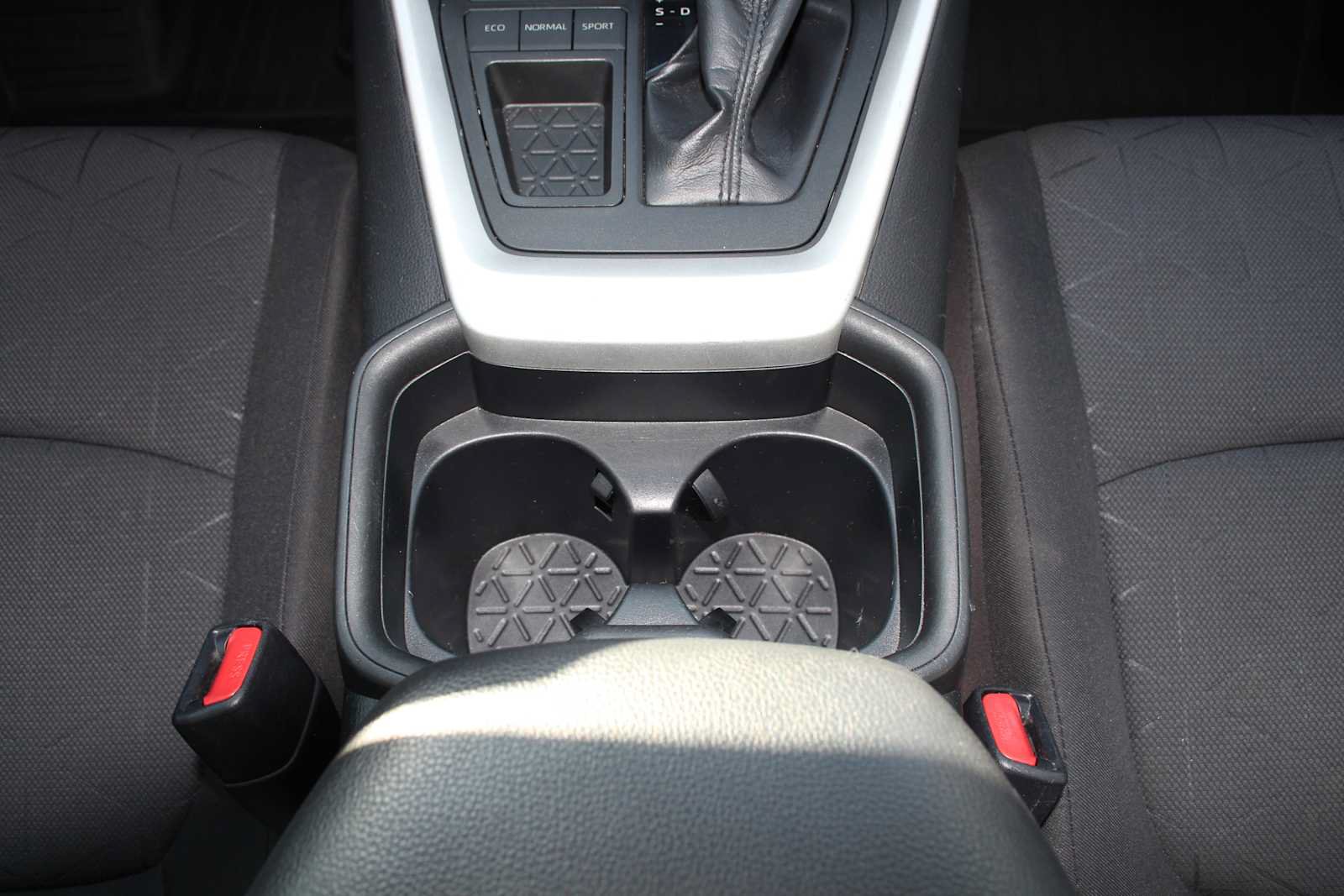 Used 2020 Toyota RAV4 XLE FWD image 34