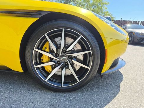 Used 2020 Aston Martin DB11 Coupe RWD image 29