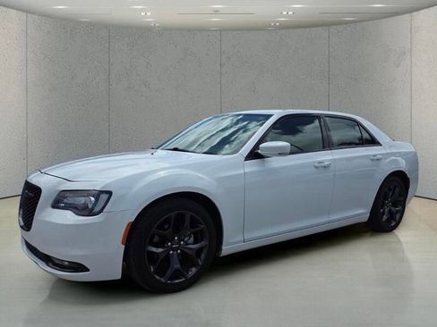 Certified 2023 Chrysler 300 S RWD image 31