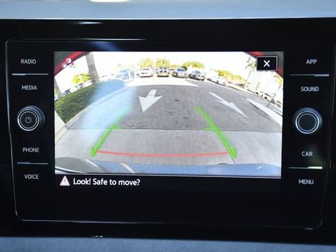 Used 2025 Volkswagen Jetta SE FWD image 17