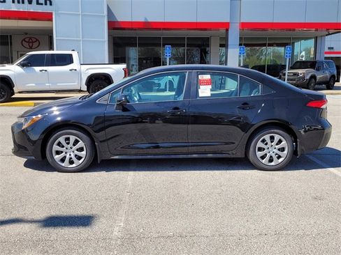 Used 2025 Toyota Corolla LE image 4