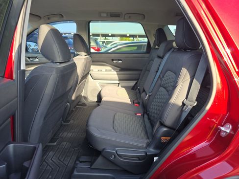 Used 2022 Nissan Pathfinder SV w/ SV Black Package FWD image 13
