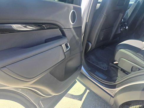 Used 2025 Land Rover Discovery S AWD/4WD image 17