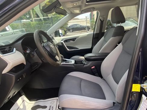 Used 2019 Toyota RAV4 XLE w/ Carpet Mat Package AWD/4WD image 14