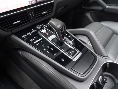 Used 2020 Porsche Cayenne AWD/4WD image 39