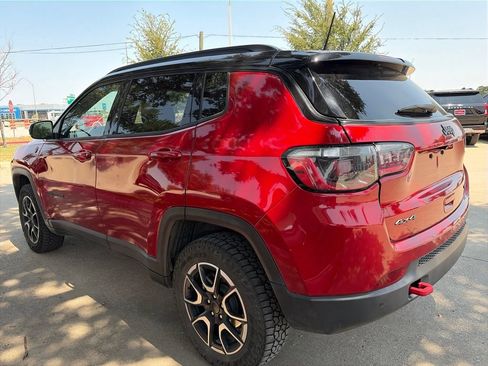 Used 2025 Jeep Compass Trailhawk AWD/4WD image 12