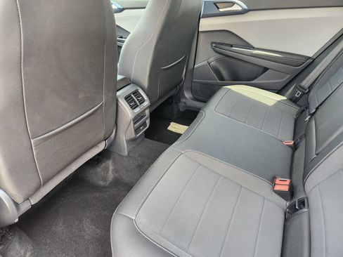 Used 2024 Volkswagen Taos SE FWD image 21
