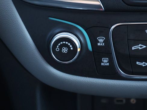 Used 2019 Chevrolet Equinox LT image 29