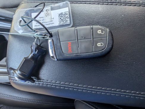 Used 2024 Jeep Compass Latitude AWD/4WD image 21