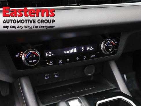 Used 2025 Mitsubishi Outlander SE FWD image 19