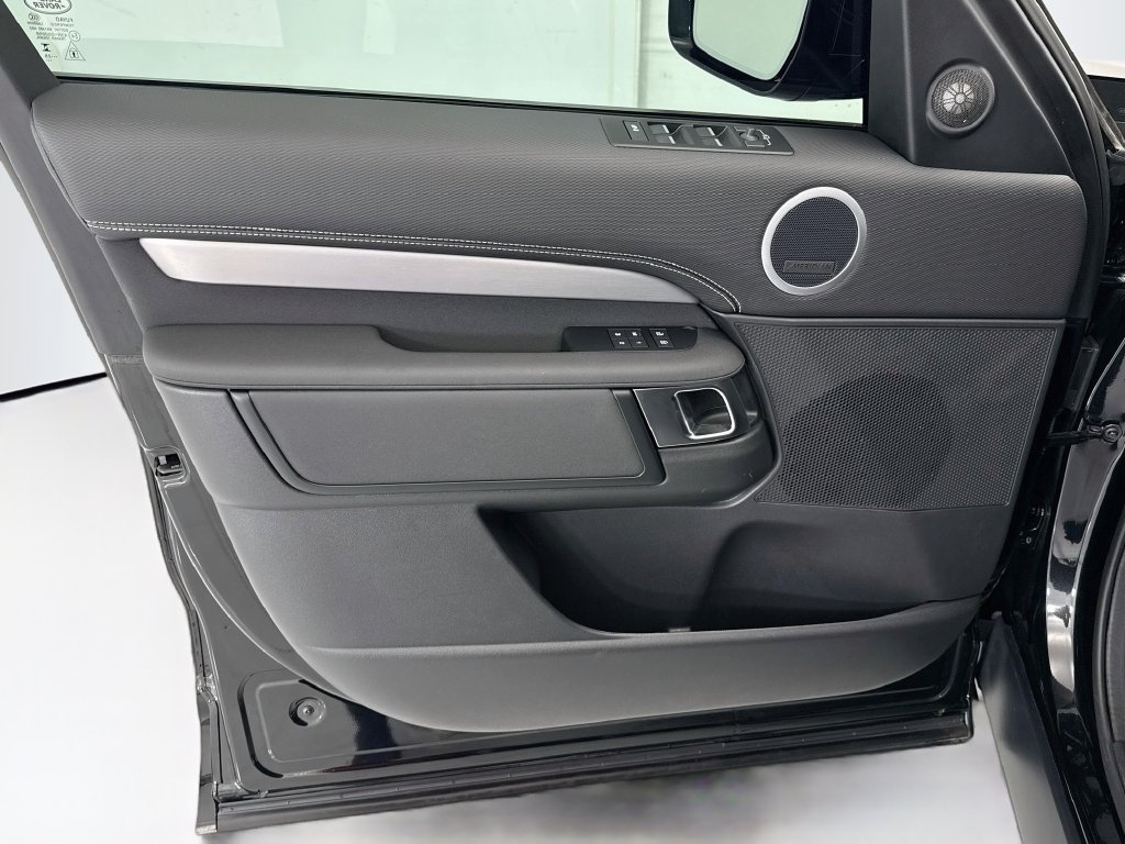 Used 2026 Land Rover Discovery Limited Edition AWD/4WD image 23