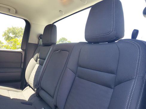 Used 2022 Nissan Frontier SV w/ Technology Package image 11