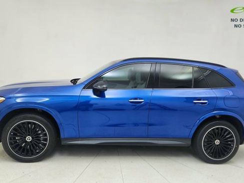 Used 2025 Mercedes-Benz GLC 350e 4MATIC w/ AMG Line image 10