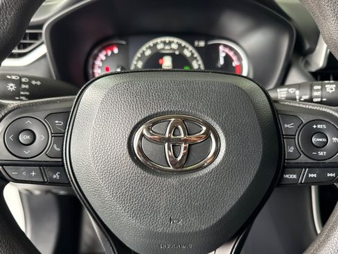 Used 2025 Toyota RAV4 XLE FWD image 23