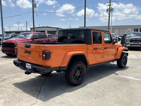 Used 2025 Jeep Gladiator Sport AWD/4WD image 7