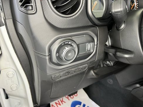 Used 2025 Jeep Wrangler Unlimited Rubicon image 14