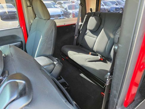 Used 2019 Jeep Wrangler Sport AWD/4WD image 15