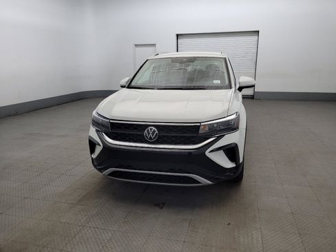 Used 2024 Volkswagen Taos SE image 15