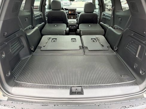 Certified 2026 GMC Acadia Elevation w/ Elevation Premium Package FWD image 35