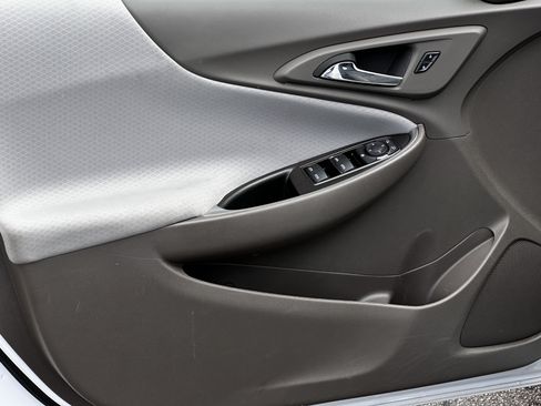 Used 2025 Chevrolet Malibu LT FWD image 14