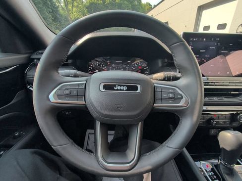 Used 2023 Jeep Compass Latitude w/ Sun and Sound Group AWD/4WD image 20