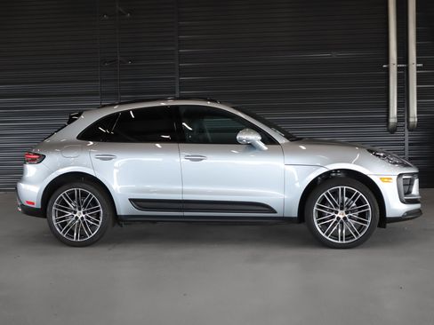 Certified 2026 Porsche Macan AWD/4WD image 11