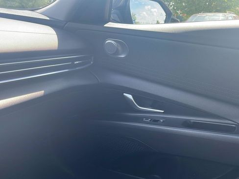 Used 2024 Hyundai Elantra SEL FWD image 33