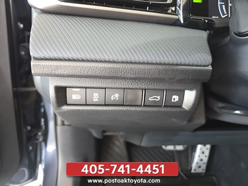 Used 2026 Toyota Camry SE w/ Convenience Package FWD image 11