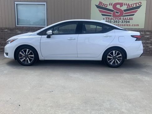 Used 2024 Nissan Versa SV FWD image 5