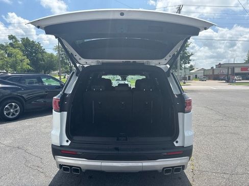 Used 2025 GMC Acadia Elevation FWD image 8