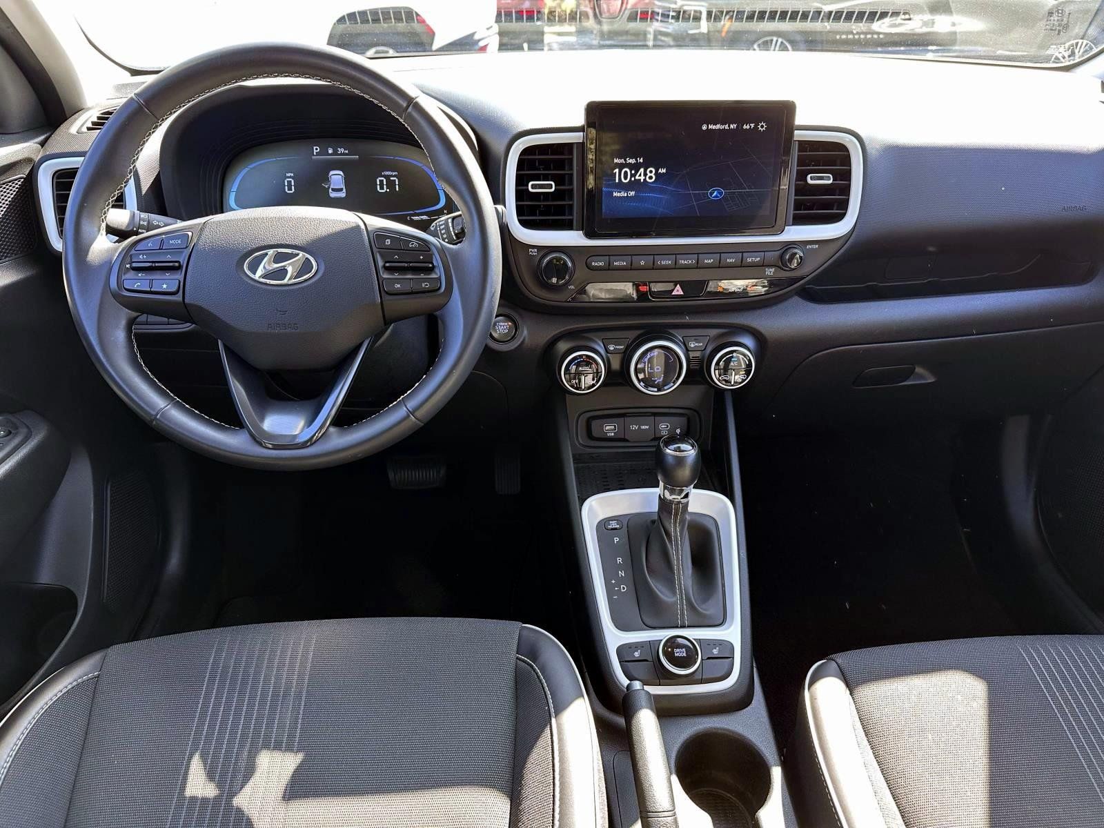 Used 2023 Hyundai Venue Limited w/ Cargo Package FWD image 13
