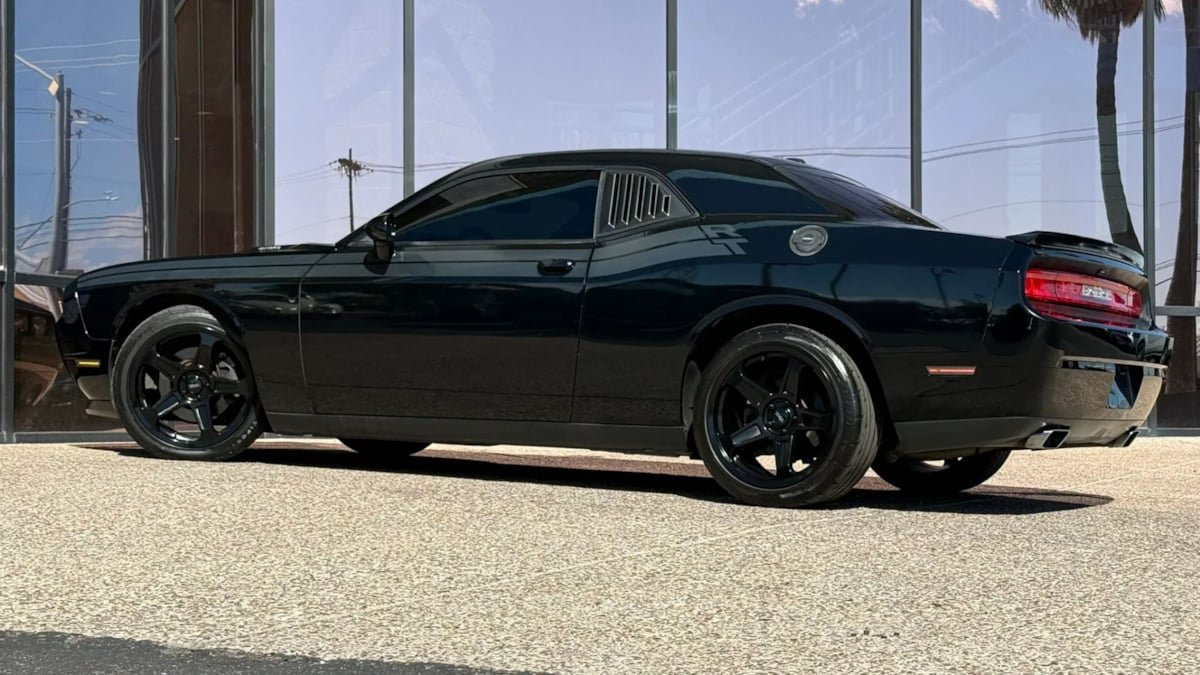 Used 2013 Dodge Challenger R/T RWD image 6