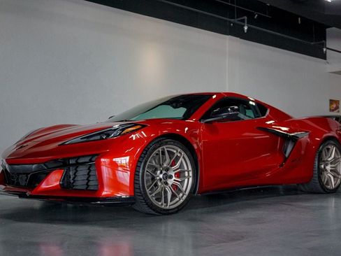Used 2025 Chevrolet Corvette Z06 w/ Stealth Interior Trim Package RWD image 3