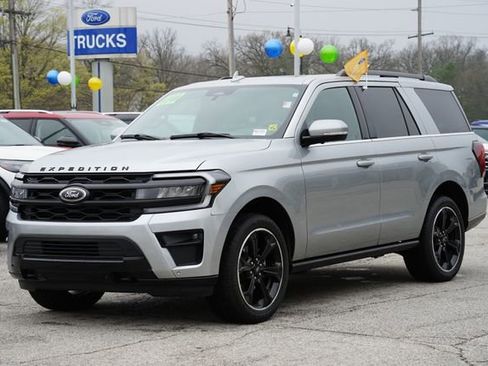 Certified 2022 Ford Expedition Limited AWD/4WD image 3
