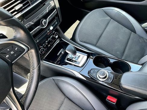 Used 2019 INFINITI QX30 FWD image 15
