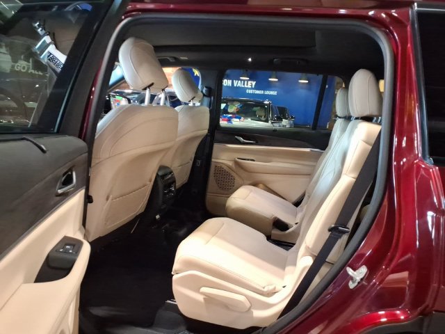 Certified 2024 Jeep Grand Cherokee L Limited w/ Luxury Tech Group II AWD/4WD image 18