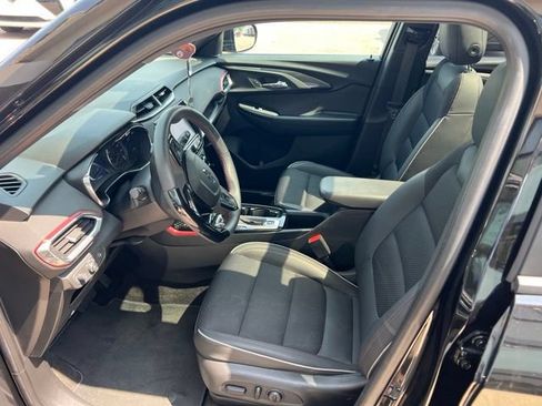 Used 2022 Chevrolet TrailBlazer RS w/ Sun and Liftgate Package FWD image 9