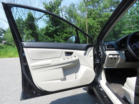 Used 2014 Subaru Crosstrek 2.0i Limited AWD/4WD image 9