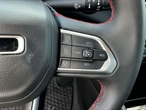 Used 2025 Jeep Compass Trailhawk AWD/4WD image 13