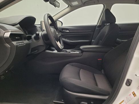 Used 2025 Nissan Altima 2.5 SV FWD image 17