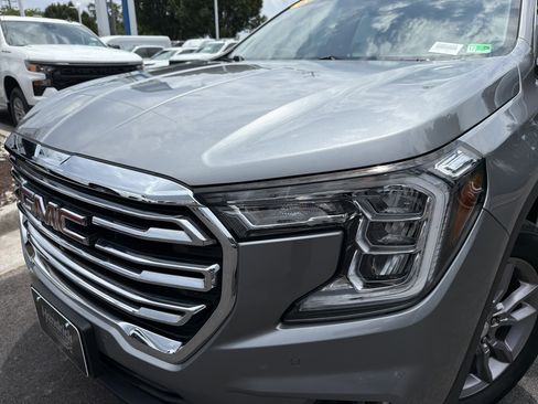 Used 2023 GMC Terrain SLT w/ Tech Package FWD image 6