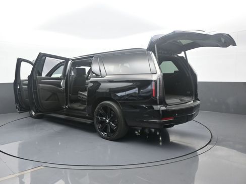 Used 2025 Cadillac Escalade ESV Sport w/ Touring Package image 88