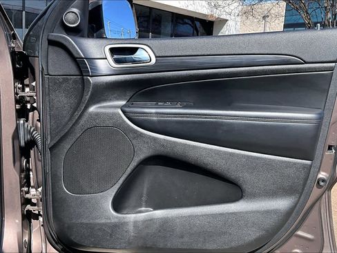 Used 2021 Jeep Grand Cherokee Laredo image 21